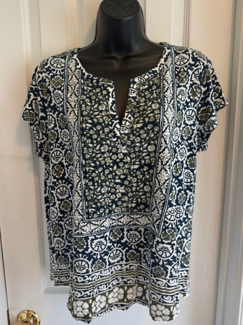 Lucky Brand Printed Split-Neck Women's Top in Navy and Olive